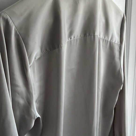 H&M Sage Metallic Green V-neck Button-down Blouse Size L - Picture 4 of 5